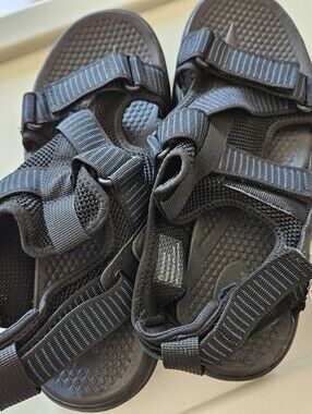 Ozark Trail Men’s Black Outdoor Sandals with Textured Outsole